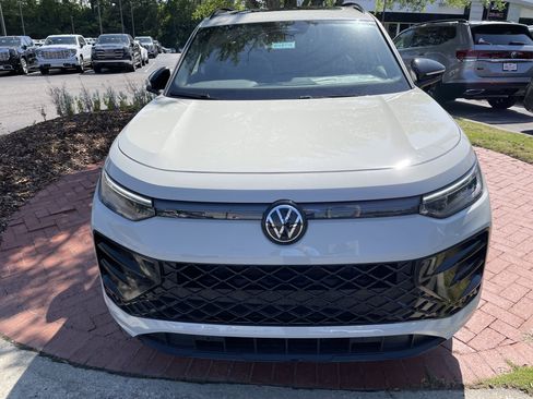 New 2026 Volkswagen Tiguan SE R-Line FWD image 2