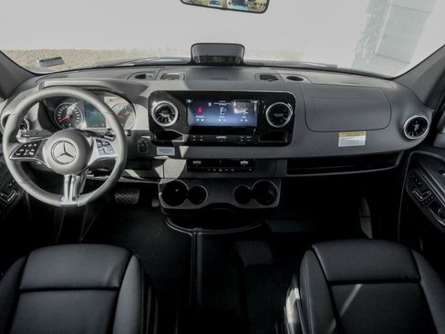 Used 2025 Mercedes-Benz Sprinter 3500 image 20