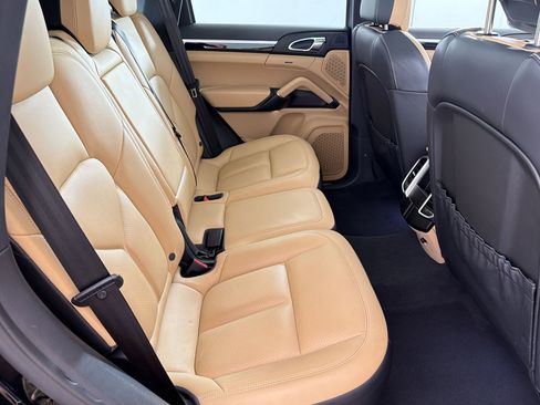 Used 2016 Porsche Cayenne AWD/4WD image 30