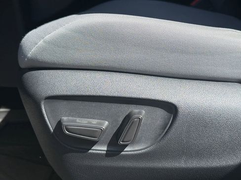 Used 2025 Toyota Sienna LE w/ LE Plus Package image 18