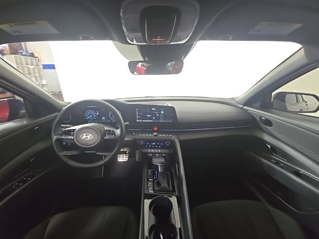 Certified 2025 Hyundai Elantra SEL FWD image 29