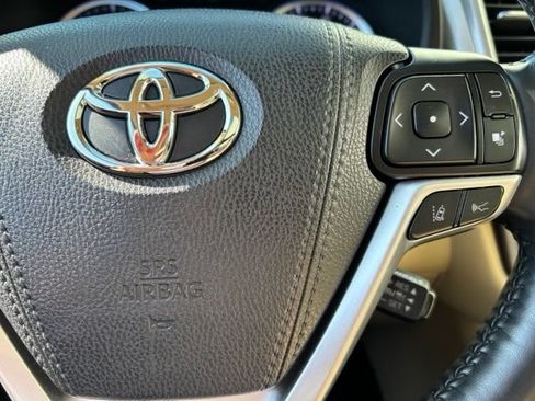 Used 2017 Toyota Highlander Limited Platinum AWD/4WD image 15