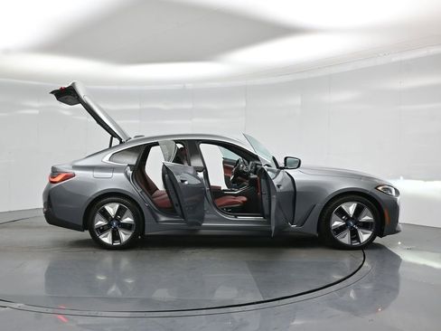 Used 2023 BMW i4 eDrive40 RWD image 4