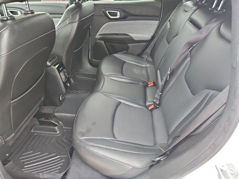 Used 2024 Jeep Compass Latitude image 18