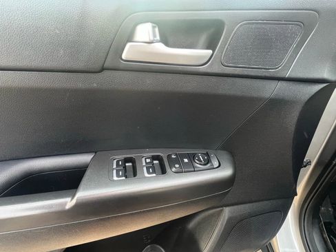 Used 2020 Kia Sportage LX AWD/4WD image 23