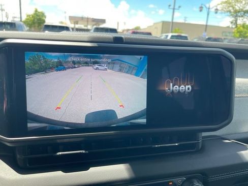 Used 2024 Jeep Wrangler Unlimited Sahara AWD/4WD image 6