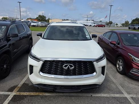 Used 2023 INFINITI QX60 Luxe FWD image 2