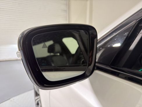 Used 2019 BMW 750i w/ Executive Package RWD image 9