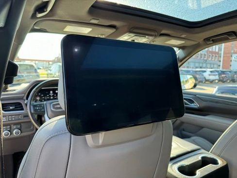 Used 2022 GMC Yukon XL SLT w/ SLT Luxury Package AWD/4WD image 15