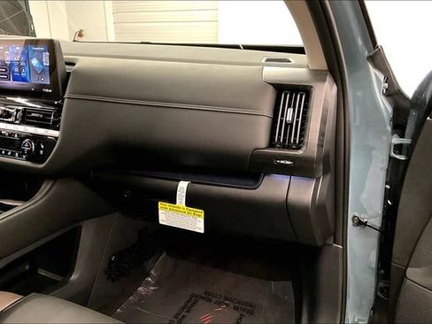 New 2026 Nissan Pathfinder Platinum AWD/4WD image 37