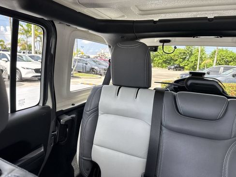 Used 2019 Jeep Wrangler Unlimited Sport S AWD/4WD image 17