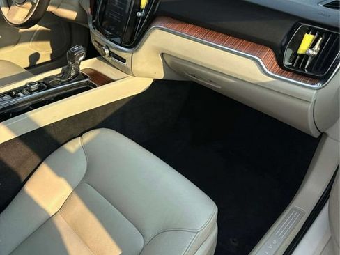 Used 2019 Volvo S60 T6 Momentum w/ Multimedia Package AWD/4WD image 9