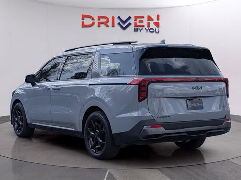 Used 2026 Kia Carnival SX w/ SX Dark Edition Package image 3