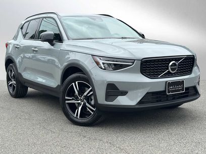 New 2026 Volvo XC40 B5 Core w/ Climate Package