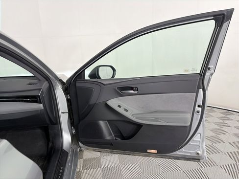 Used 2019 Toyota Avalon XSE image 30