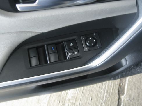 Used 2019 Toyota RAV4 XLE w/ Convenience Package image 12