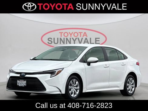 Used 2023 Toyota Corolla LE FWD image 2