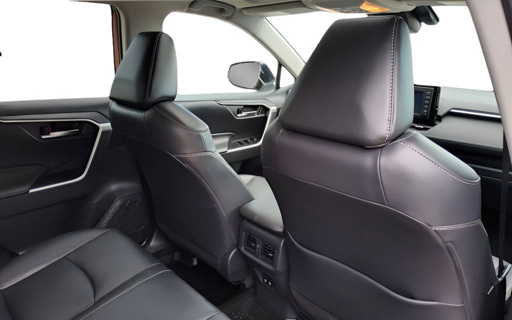 Used 2019 Toyota RAV4 XLE Premium w/ Cold Weather Package AWD/4WD image 35