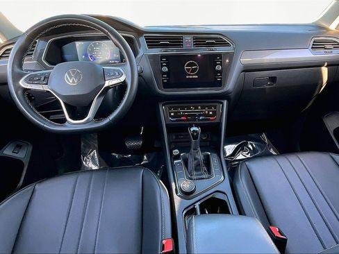 Used 2022 Volkswagen Tiguan SE image 16