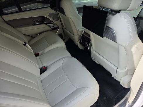Certified 2025 Land Rover Range Rover Autobiography AWD/4WD image 26