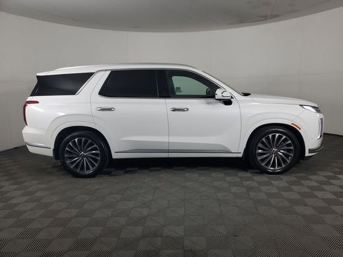 Used 2024 Hyundai Palisade Calligraphy image 3