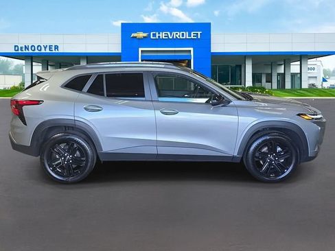 Used 2025 Chevrolet Trax ACTIV w/ Driver Confidence Package FWD image 6