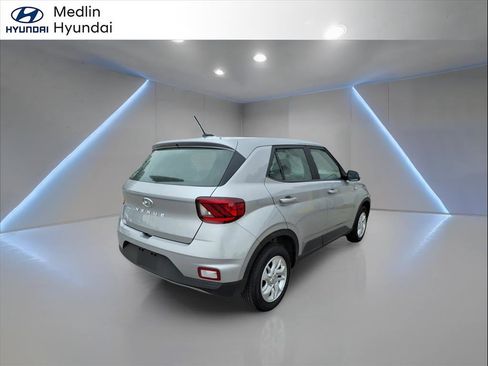 Used 2025 Hyundai Venue SE image 3