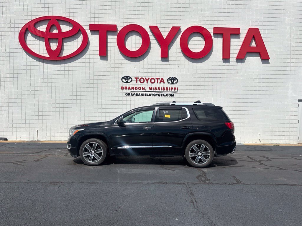Used 2017 GMC Acadia Denali w/ Technology Package FWD image 4