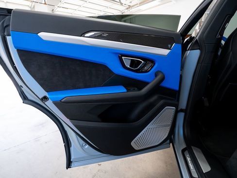 Used 2022 Lamborghini Urus AWD/4WD image 59