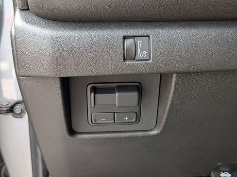 Used 2026 Chevrolet Colorado Trail Boss AWD/4WD image 18