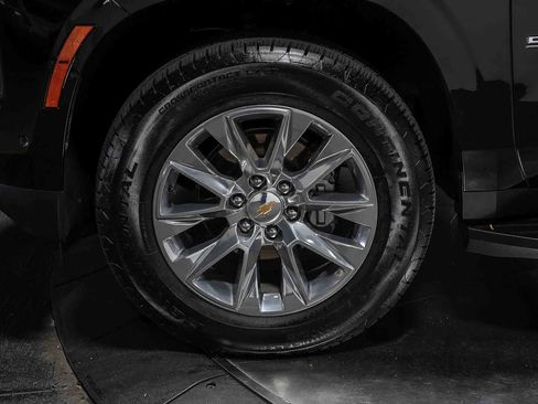 Used 2025 Chevrolet Suburban Premier RWD image 6