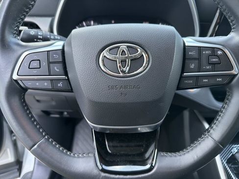 Used 2021 Toyota Highlander XLE FWD image 26