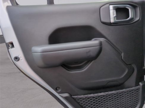 Used 2023 Jeep Gladiator Willys image 30