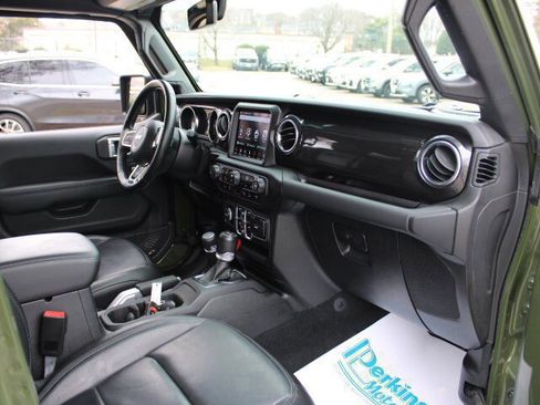 Used 2020 Jeep Wrangler Unlimited Sahara image 28