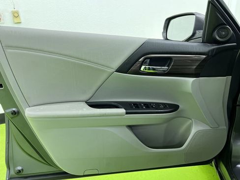 Used 2017 Honda Accord EX image 15