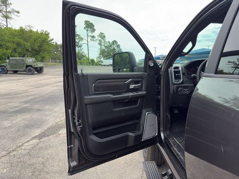 New 2026 RAM 2500 Laramie AWD/4WD image 10