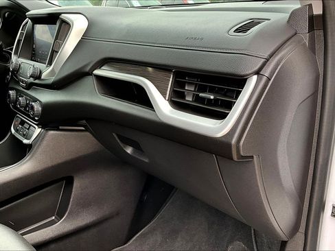 Certified 2024 GMC Terrain SLT image 19