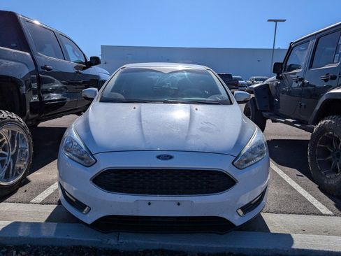 Used 2015 Ford Focus SE FWD image 2
