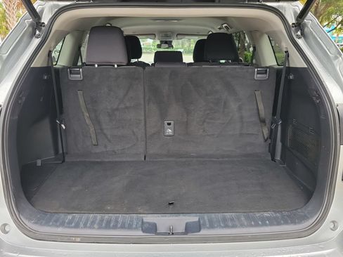 Used 2023 Toyota Highlander LE FWD image 8