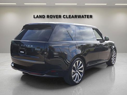 New 2025 Land Rover Range Rover Long Wheelbase SE image 5