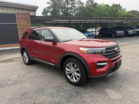 Used 2021 Ford Explorer XLT w/ Equipment Group 202A RWD image 4