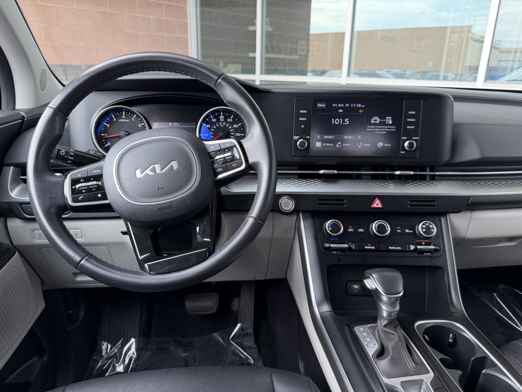 Used 2024 Kia Carnival LX FWD image 16