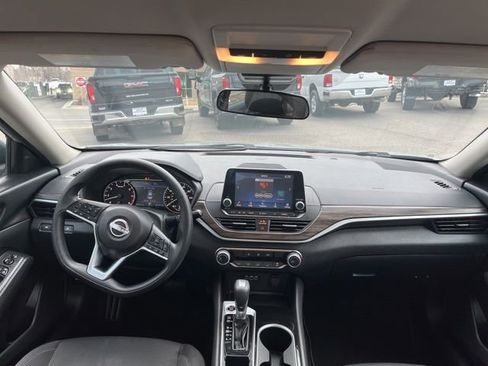 Used 2024 Nissan Altima 2.5 SV FWD image 34