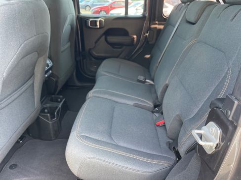 Used 2024 Jeep Wrangler Unlimited Sport AWD/4WD image 12