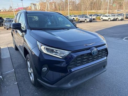 Used 2021 Toyota RAV4 XLE Premium image 10