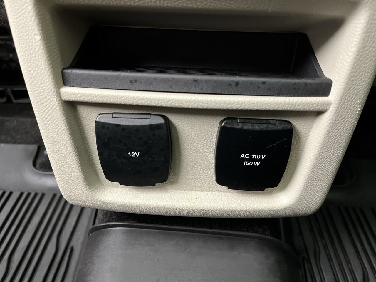 Used 2018 Ford Edge Titanium w/ Equipment Group 302A AWD/4WD image 14