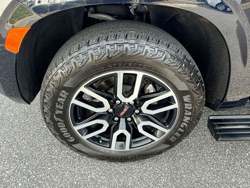 Used 2024 GMC Yukon XL AT4 w/ AT4 Premium Package image 29