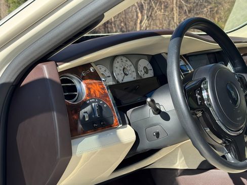 Used 2013 Rolls-Royce Ghost REAR THEATRE / MASSAGE SEATS / image 34