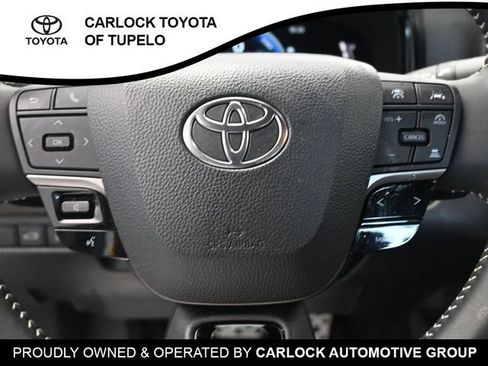 Used 2025 Toyota Camry SE w/ Convenience Package image 19