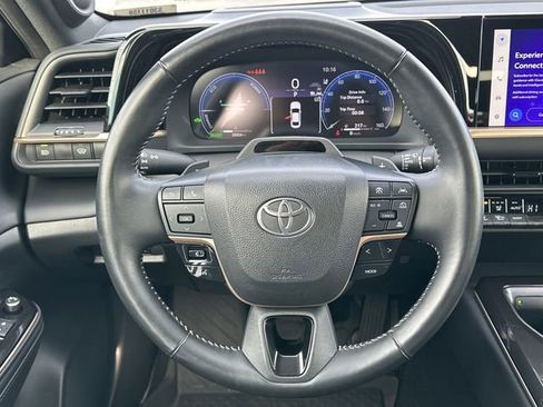 Used 2025 Toyota Crown Platinum image 8